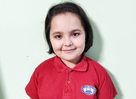 8-годишната Дария дари косата си за онкоболно дете